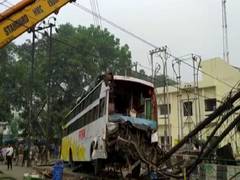 
      
      2 dead, 5 injured in bus accident in Lucknow
      
      