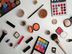 
      
      Here's a list of quick, effortless hacks for glamorous Diwali...
      
      