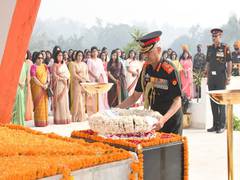 
      
      Gen MM Naravane lays wreath at Sikh Light Infantry Regiment...
      
      