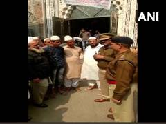 
      
      Delhi police meet Muslim clerics for confidence building  
      
      