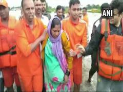 
      
      Maharashtra floods: NDRF rescues pregnant women in Kolhapur...
      
      