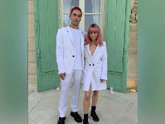 
      
      Maisie Williams shares 'white party' from 'best friend'...
      
      