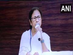 
      
      Mamata Banerjee asks cabinet ministers not to use red beacons
      
      