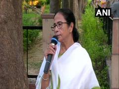 
      
      Delhi: Mamata meets PM Modi, raises issue of West Bengal name...
      
      