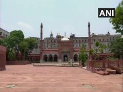 
      
      HC issues notice on illegal construction in Fatehpuri Masjid
      
      