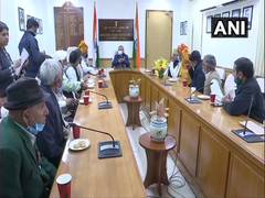 
      
      Farmers' delegation meets Narendra Singh Tomar over Sutlej...
      
      