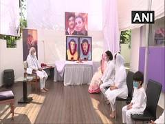 
      
      PM Modi meets family members of late Mahesh & Naresh Kanodia...
      
      