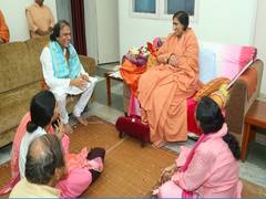 
      
      Dinesh Shahra introduces his book - Simplicity and Wisdom at...
      
      