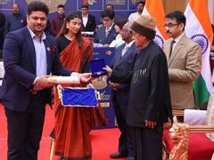 
      
      Ex-Army Officer Sanjeev Kumar wins Champions of Change Award
      
      