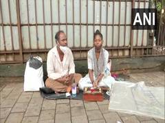 
      
      Mumbai: Girl living on pavement scores 40 pc in class 10th...
      
      