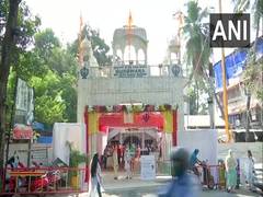 
      
      Mumbai devotees offer prayers at gurudwara on 551th Prakash Purab
      
      