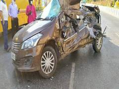 
      
      1 dead, 1 injured in car accident at Marine Drive, Mumbai
      
      