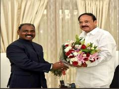 
      
      Delhi: J-K LG Girish Murmu meets Vice President Venkaiah Naidu
      
      