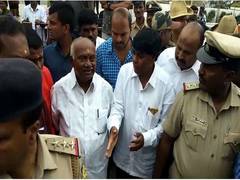 
      
      Karnataka: Sa Ra Mahesh, H Vishwanath continue political...
      
      