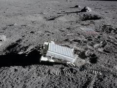 
      
      Laser beams reflected between earth and moon boost science
      
      