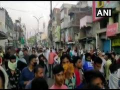 
      
      Social distancing norms flouted during protest by locals in Nagpur
      
      