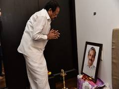 
      
      Venkaiah Naidu thanks Big B for agreeing to promote...
      
      