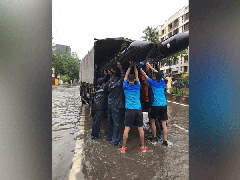 
      
      Mumbai rains: Navy deploys teams to rescue people stranded in...
      
      
