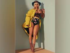 
      
      Nicki Minaj handles wardrobe malfunction like a 'Queen'
      
      