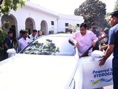 
      
      Nitin Gadkari rides hydrogen-powered car to Parliament
      
      