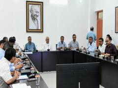 
      
      Nitish Kumar chairs meeting to review flood situation in Bihar
      
      