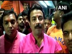 
      
      WB: BJP youth wing recites Hanuman Chalisa on road opposing...
      
      