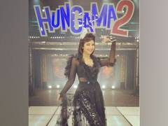
      
      Shilpa Shetty pays ode to 'OG queen Helen' as she resumes...
      
      