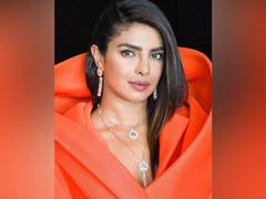 
      
      Priyanka Chopra unveils her 'The Matrix Resurrections' first...
      
      