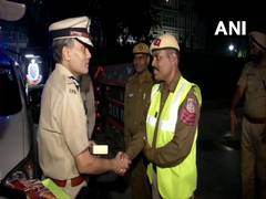
      
      Delhi Police Commissioner meets personnel on duty on Diwali night
      
      