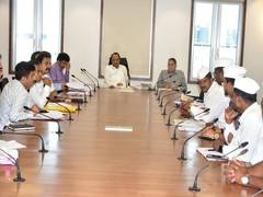 
      
      Maharashtra govt to build houses for Mumbai's 'dabbawalas'
      
      