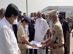 
      
      Sharad Pawar reviews present situation at Serum Institute's...
      
      