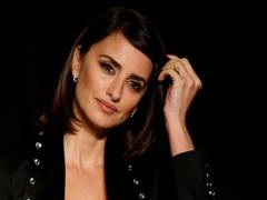 
      
      Penelope Cruz to star in Pedro Almodovar's 'Madres paralelas' 
      
      