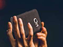 
    Study finds parental smartphone use rarely associated to poor parenting
    