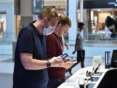 
      
      Samsung Electronics is chasing Apple in the US smartphone market
      
      