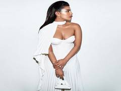 
      
      Priyanka Chopra sizzles in her Cannes debut
      
      