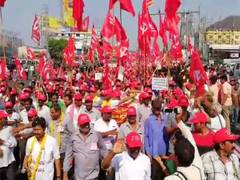
      
      Workers protest privatisation of Visakhapatnam Steel Plant
      
      