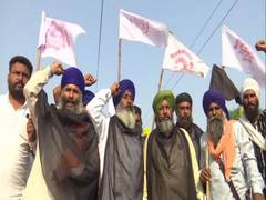 
      
      Protest against farm laws continues in Amritsar
      
      