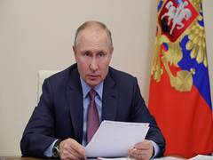 
      
      Putin signs law banning 'extremists' from running in elections
      
      