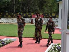 
      
      Western Army Commander visits Basoli, Bakloh and Mamun...
      
      