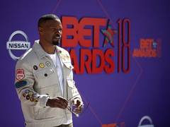 
      
      Jamie Foxx 'helping out' budding singer Sela Vave
      
      
