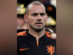 
      
      Netherlands' star footballer Wesley Sneijder announces retirement
      
      