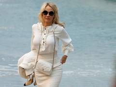
      
      Pamela Anderson breaks off wedding with Jon Peters, after...
      
      