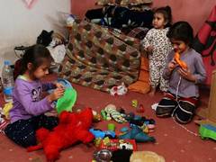 
      
      Over 1,400 Syrian refugees returned home in 24 hours: Russia
      
      
