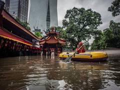 
      
      Indonesia floods: Toll rises to 43 
      
      