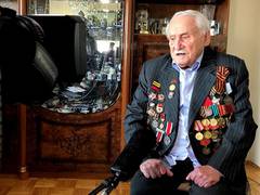 
      
      Last surviving soldier who liberated Auschwitz in WWII, dies at 98
      
      