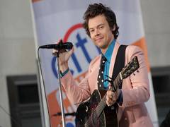 
      
      Harry Styles encourages fans to find 'moments of happiness'...
      
      