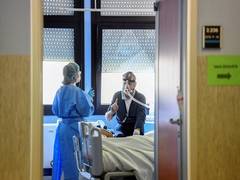 
      
      Diarrhoea, abdominal pain, vomiting could be first symptoms...
      
      
