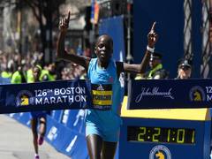 
      
      Peres Jepchirchir, Evans Chebet win Boston Marathon 2022
      
      