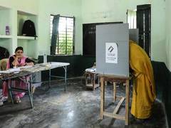 
      
      Second phase of Lok Sabha poll ends 'peacefully'
      
      
