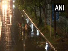 
      
      Heavy rain lashes parts of Delhi
      
      